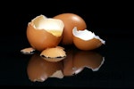 fresh-brown-eggs-broken.jpg