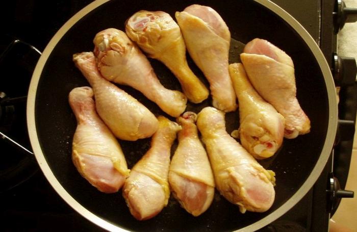 chicken-drumsticks-in-pan.jpg