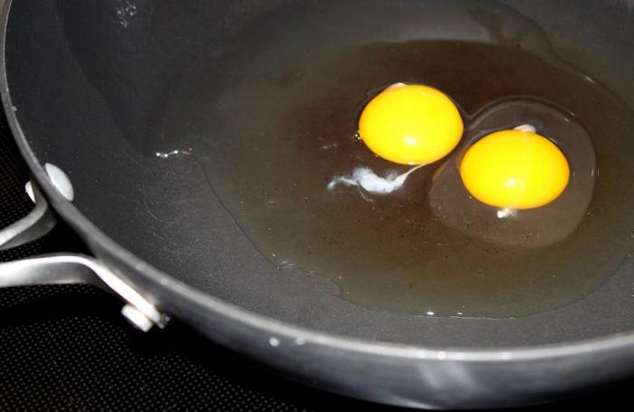 eggs-frying-pan.jpg