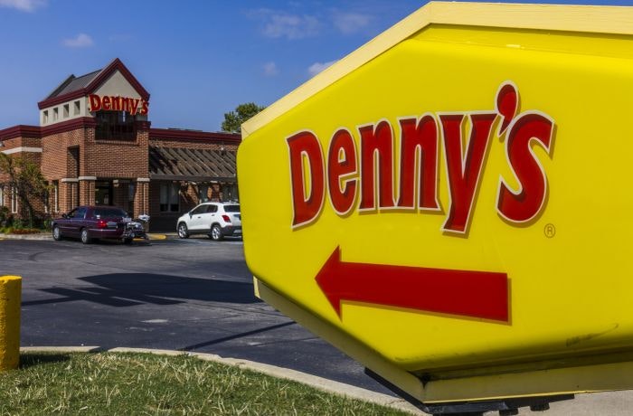 Denny's-sign
