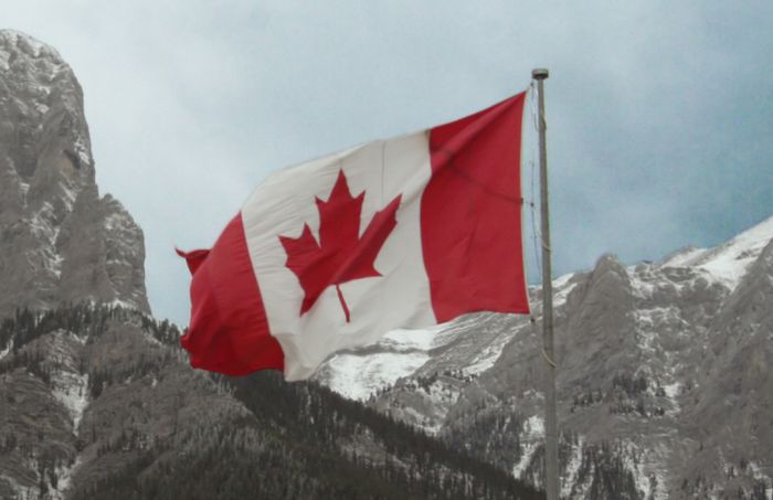 Canadian-flag-mountains